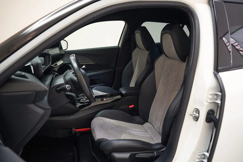 Peugeot e-2008 EV GT Pack 50 kWh 3-Fase [ Navi Camera Apple Carpl — photo 9