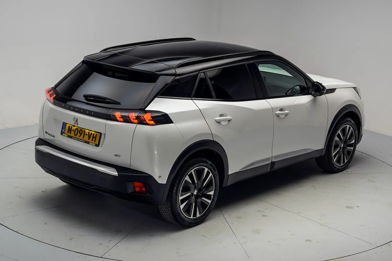 Peugeot e-2008 EV GT Pack 50 kWh 3-Fase [ Navi Camera Apple Carpl — photo 14