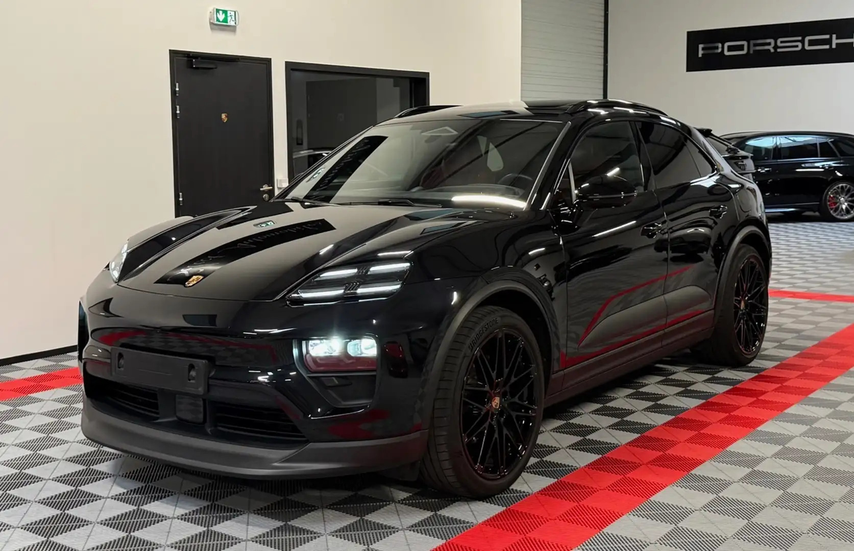 Porsche Macan Porsche Macan 4 Electrique 408ch Schwarz - 2
