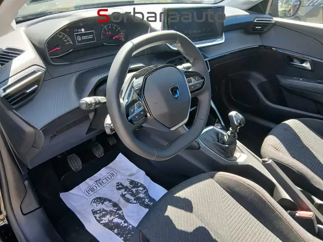 Peugeot 208 view 13
