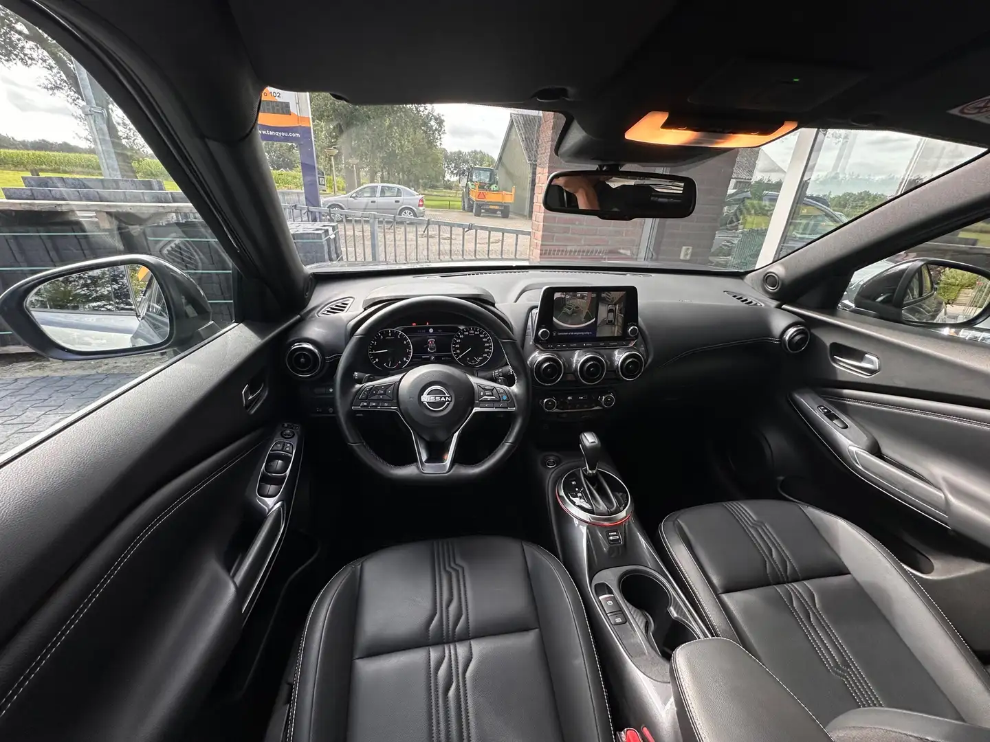 Nissan Juke 1.0 DIG-T Tekna Bose editie Grijs - 2