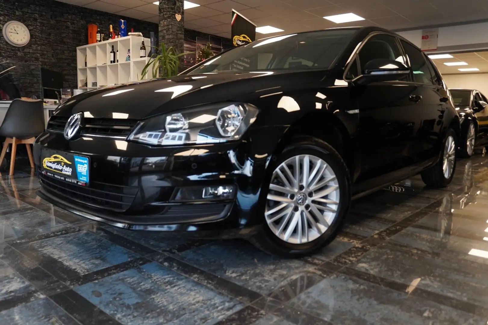 Volkswagen Golf VII Lim. Cup BMT/Navigation/Aluräder/1.Hand Schwarz - 1