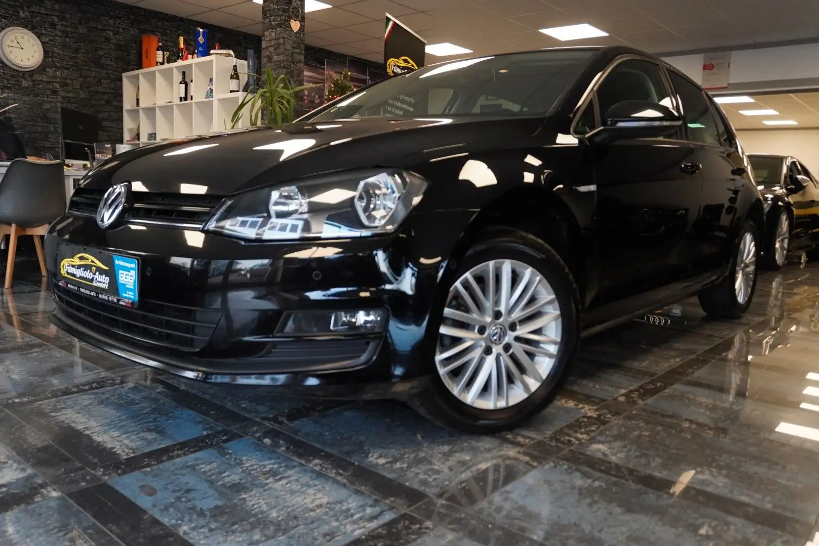 Volkswagen Golf VII Lim. Cup BMT/Navigation/Aluräder/1.Hand Schwarz - 2