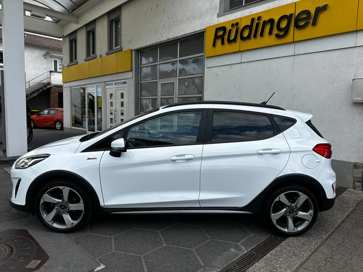 Ford Fiesta Active SITZHEIZUNG DAB+ NAVIGATION PDC ALU Weiß - 2