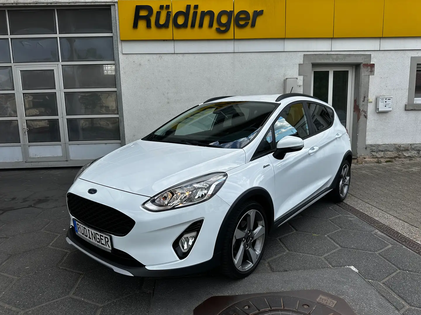 Ford Fiesta Active SITZHEIZUNG DAB+ NAVIGATION PDC ALU Weiß - 1