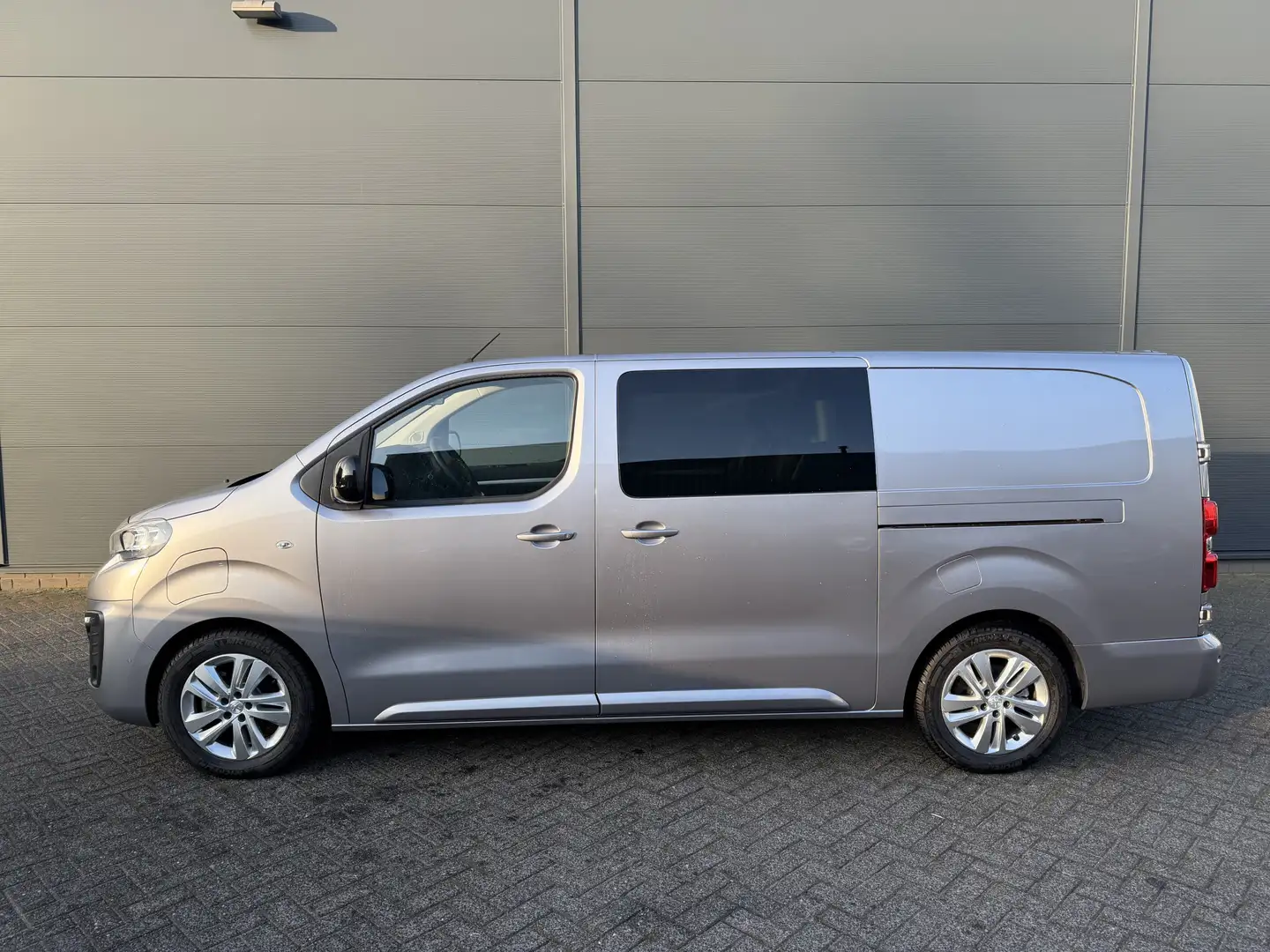 Opel Vivaro-e DC 75 kWh (Stoelverwarming - 2x Schuifdeuren - Key Plateado - 2