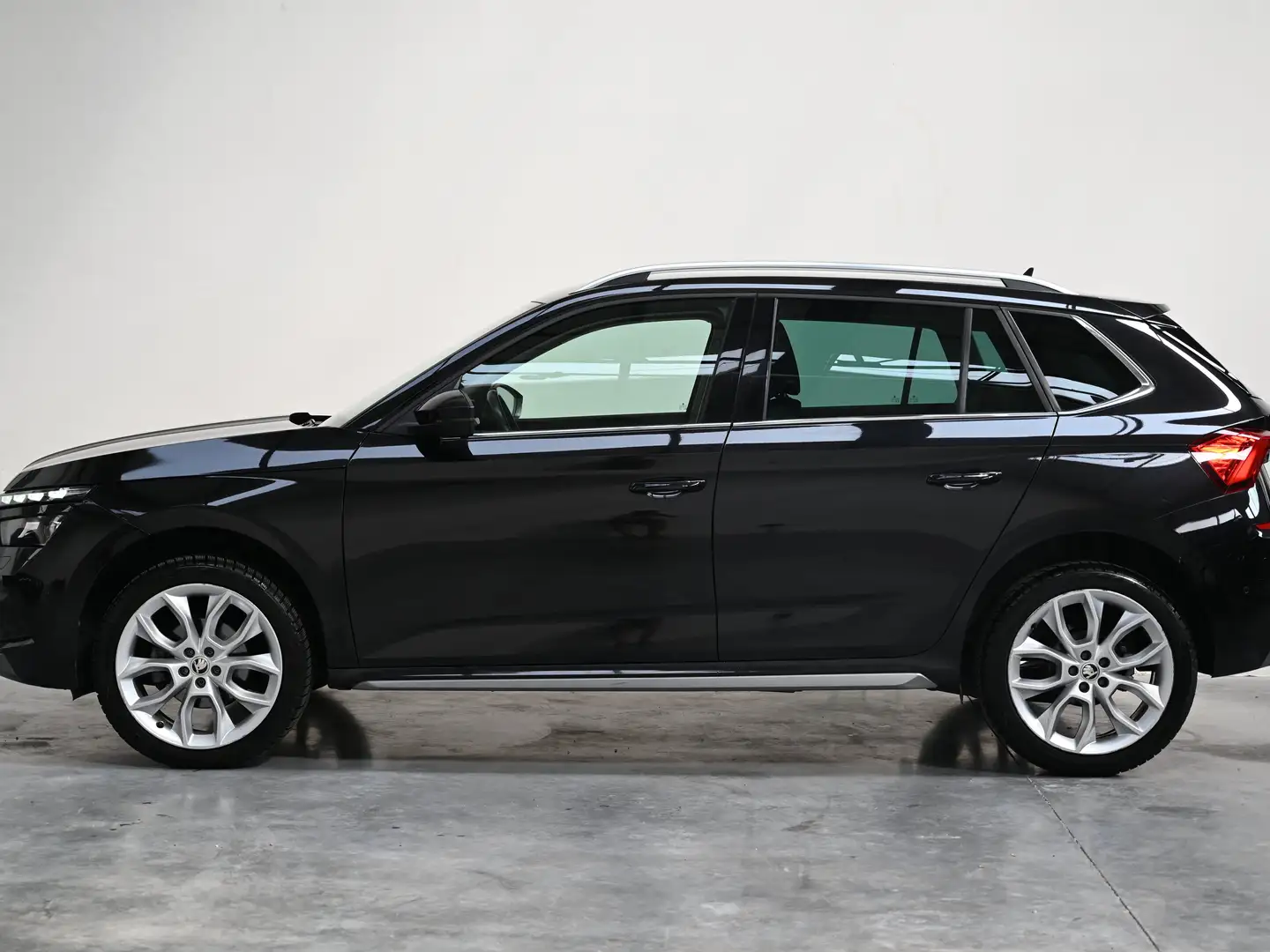 Skoda Kamiq Kamiq 1.0 TSI DSG Clever+ Zwart - 2