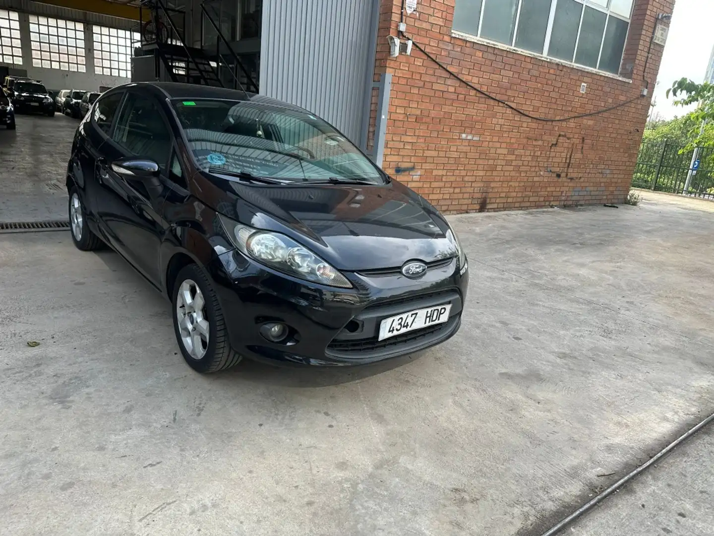 Ford Fiesta 1.25 Titanium 82 Zwart - 1