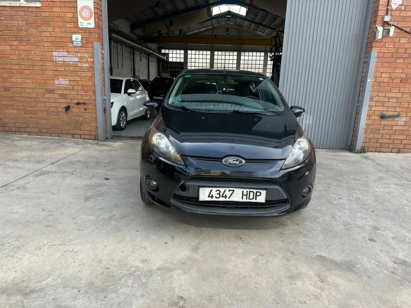 Ford Fiesta 1.25 Titanium 82 Zwart - 2