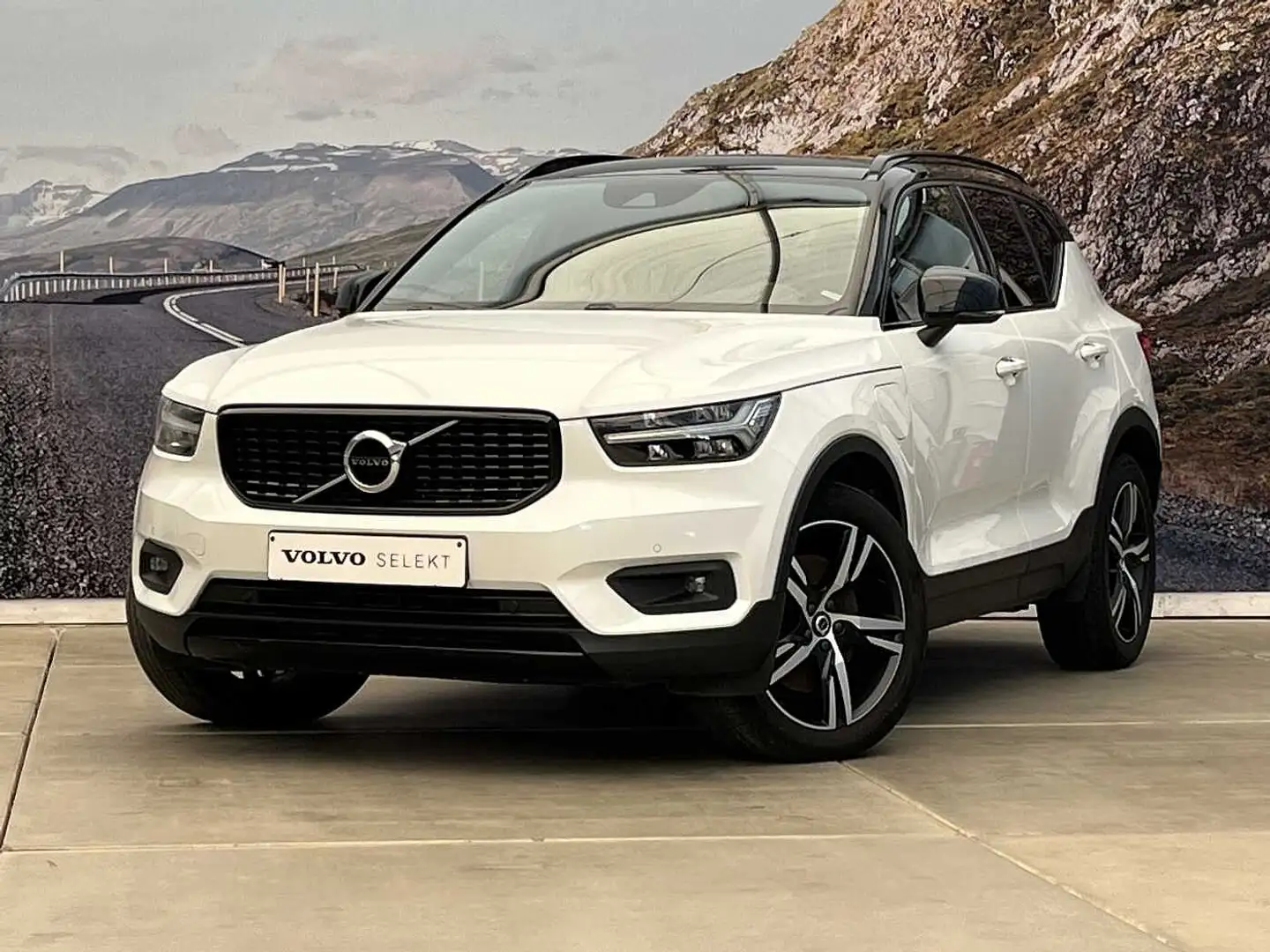 Volvo XC40 T5 R-DESIGN + ACC + BLIS + WINTER + Weiß - 1