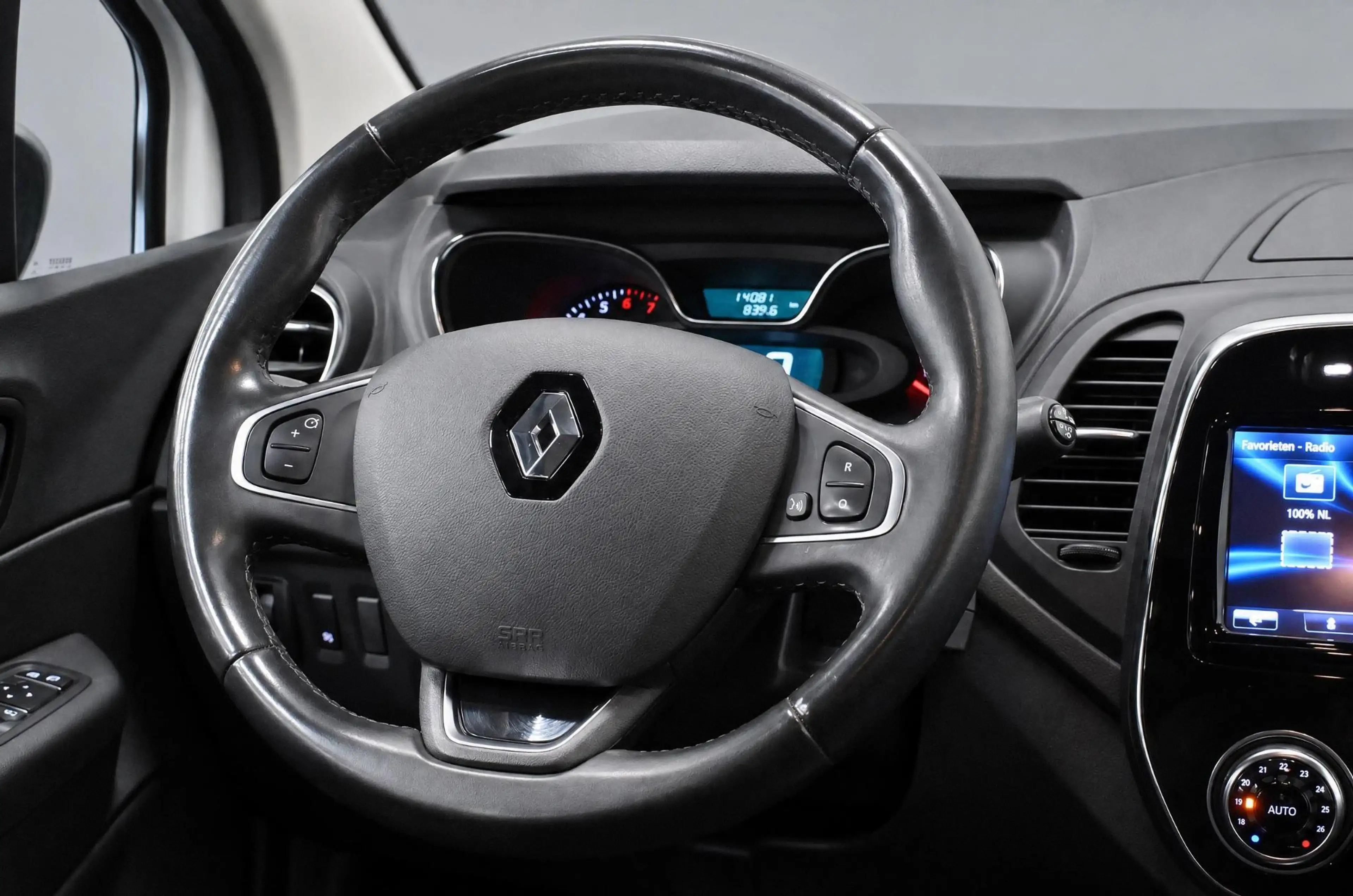 Renault Captur TCe 90 Intens | CAMERA | NAVI | CRUISE CONTROL | C — photo 13