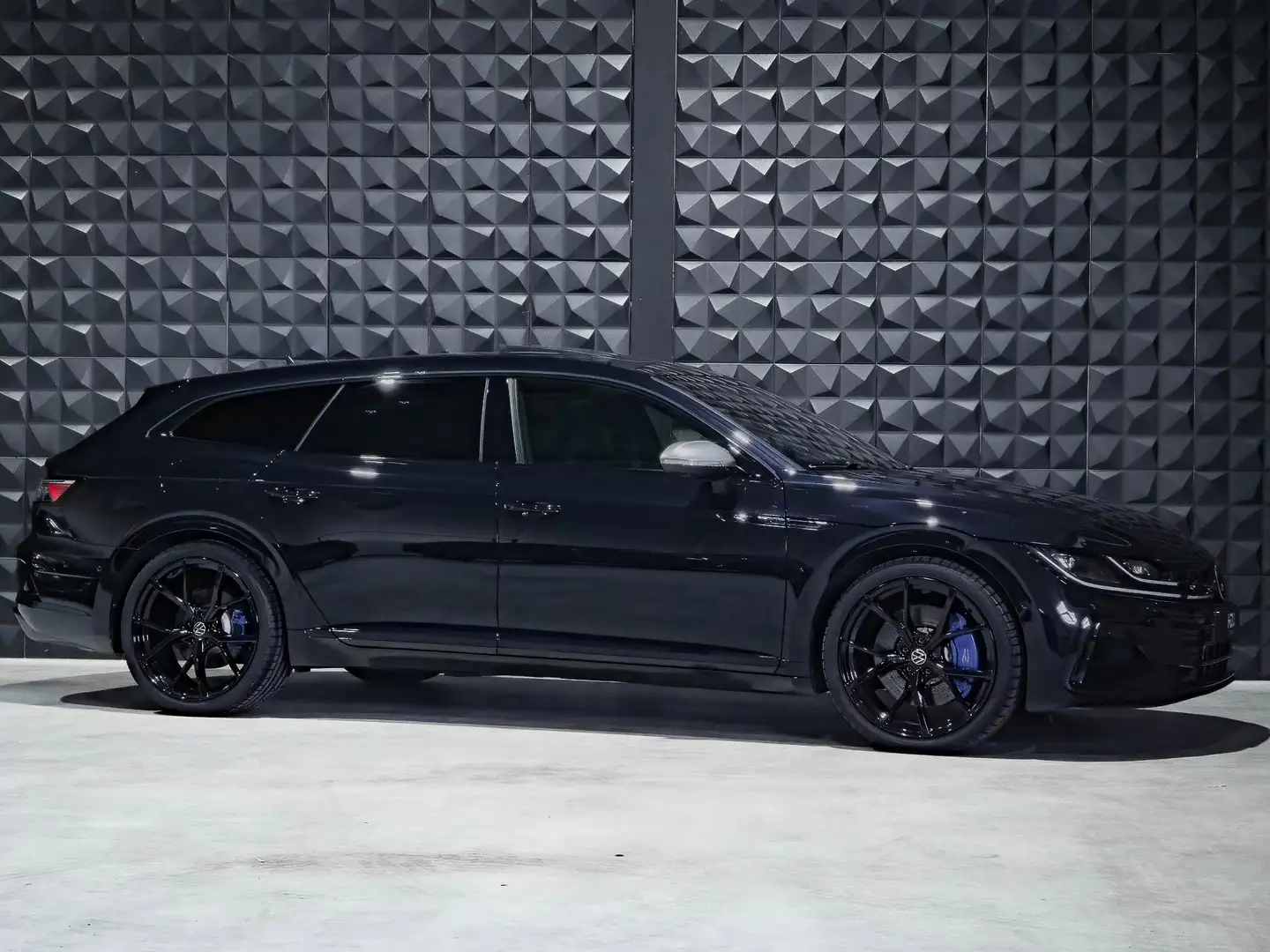 Volkswagen Arteon Shooting Brake R 2.0 TSI 320pk 4M | 20" | Pano | H Noir - 2