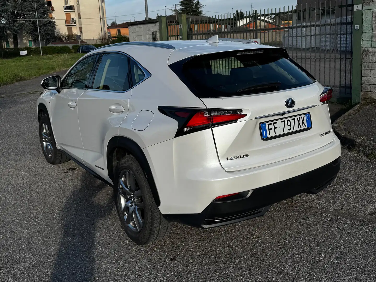 Lexus NX 300 NX I 2014 300h 2.5 Luxury 4wd cvt Bianco - 2