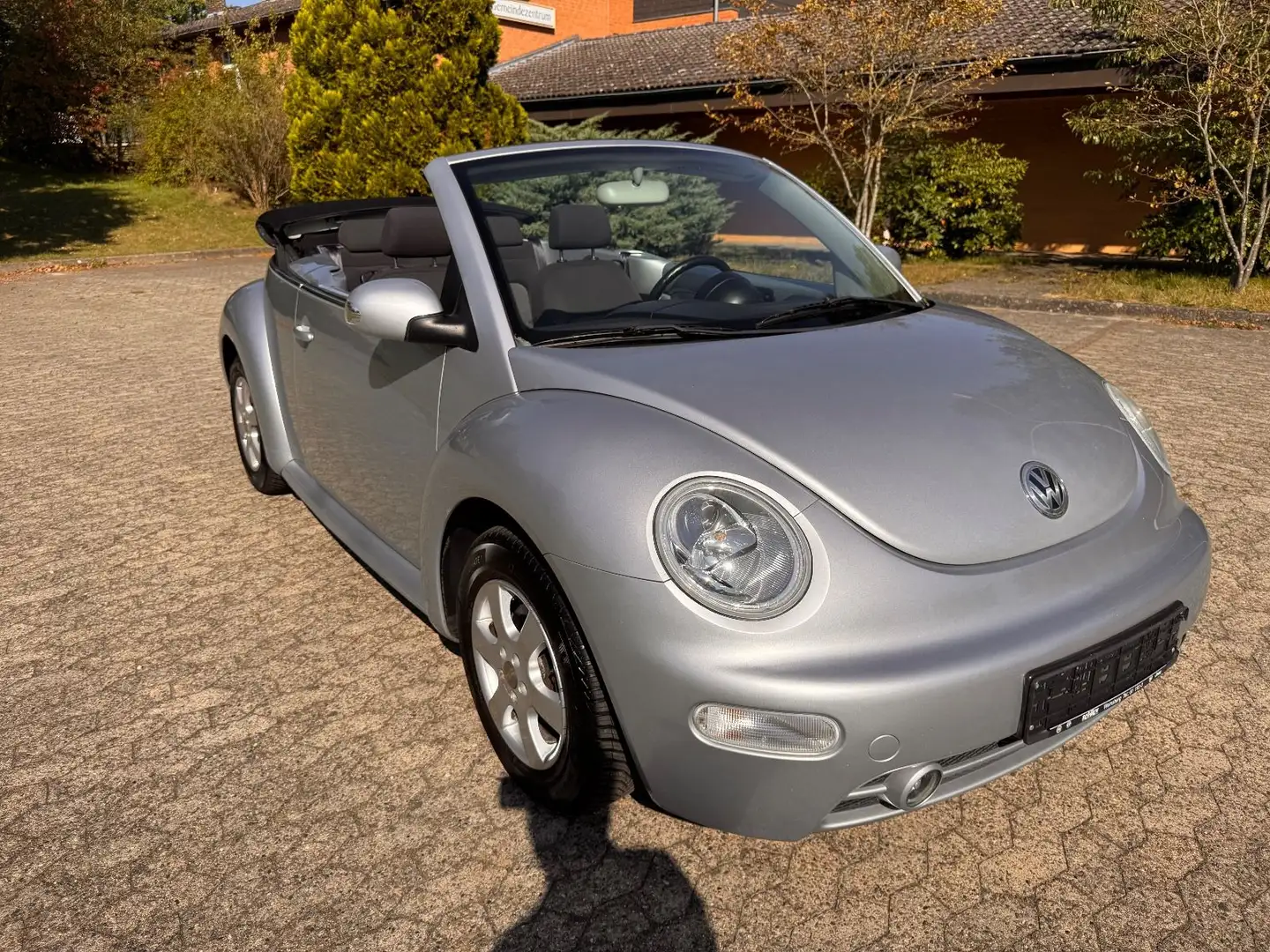 Volkswagen New Beetle Cabriolet 2.0 Highline/ erst 95.000km Silber - 2