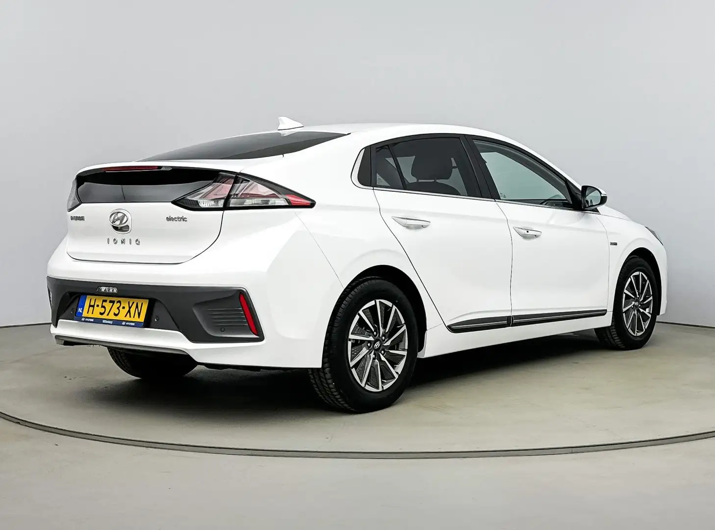 Hyundai IONIQ Comfort EV 38 kWh |  €2000,- EV-subsidie! | Warmte Wit - 2