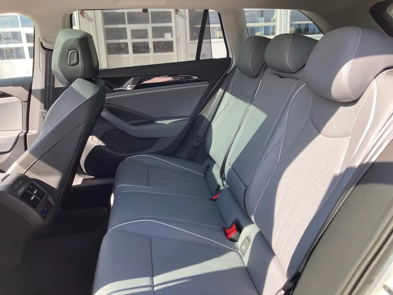 Volkswagen Passat Variant Business eTSI DSG 20