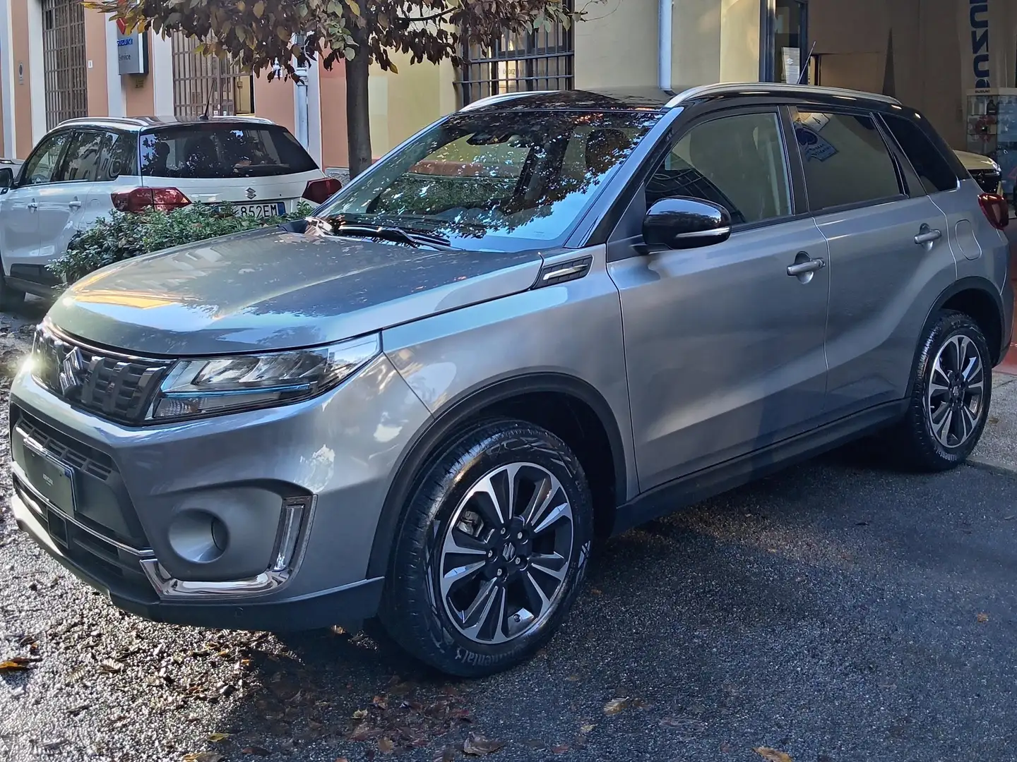 Suzuki Vitara Vitara II 2018 1.4h  MT Top 2wd V-More bicolore Grigio - 2
