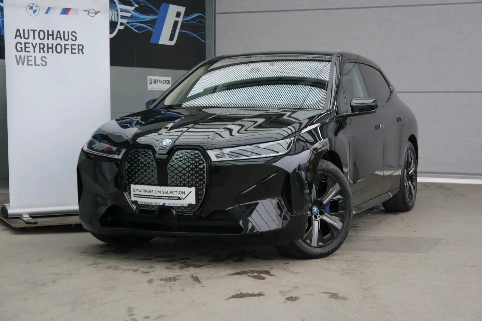 BMW iX xDrive40 Schwarz - 2