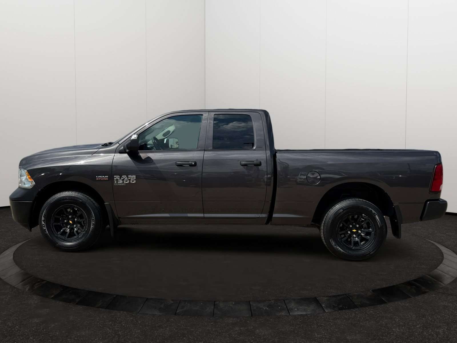 2023 RAM 1500 Tradesman | Vinyl Bench Seats | One Owner | Clean — снимка 2