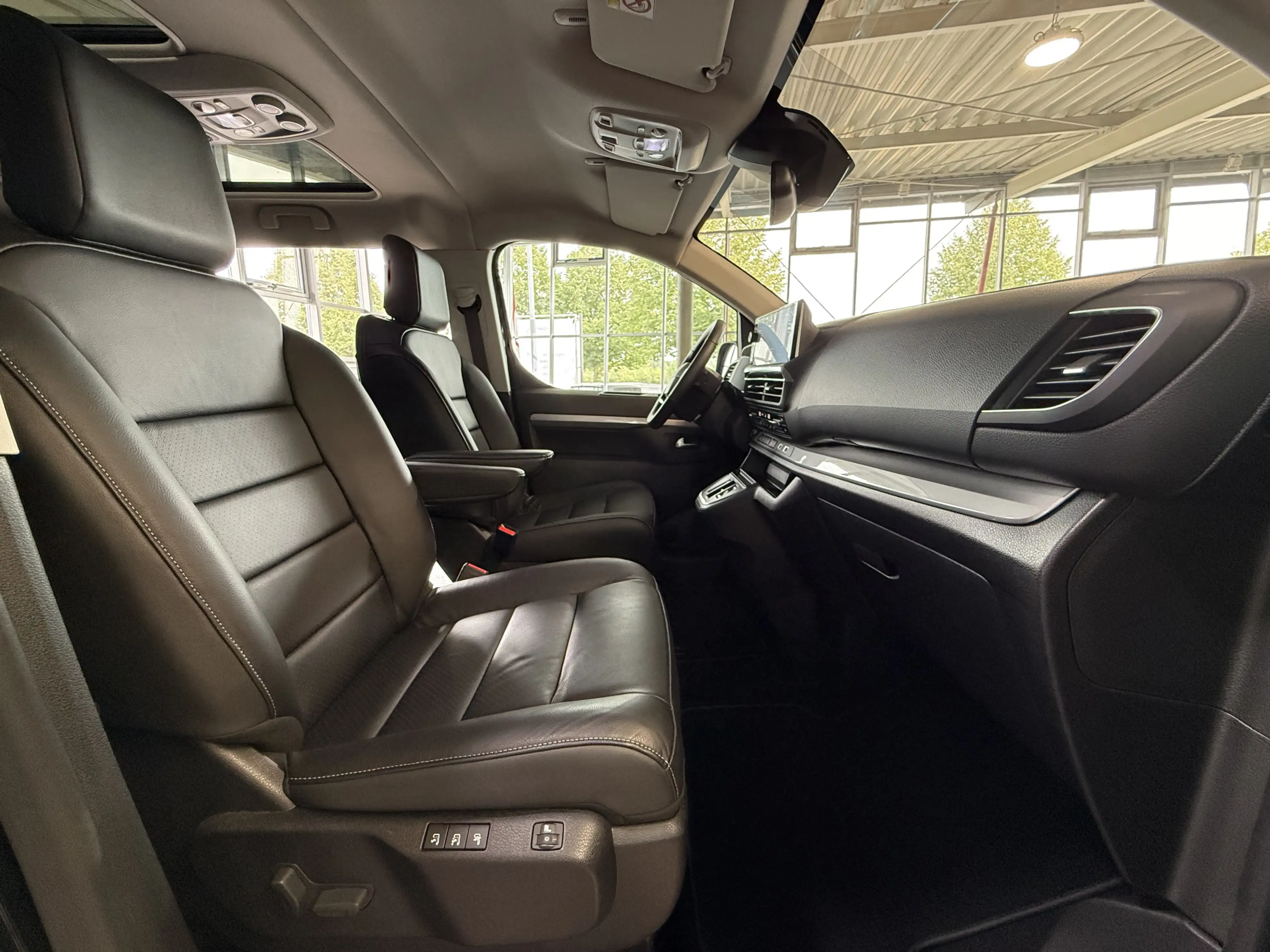 Citroen Spacetourer 2,2 D Max M AHK Standheizung Pano — photo 14