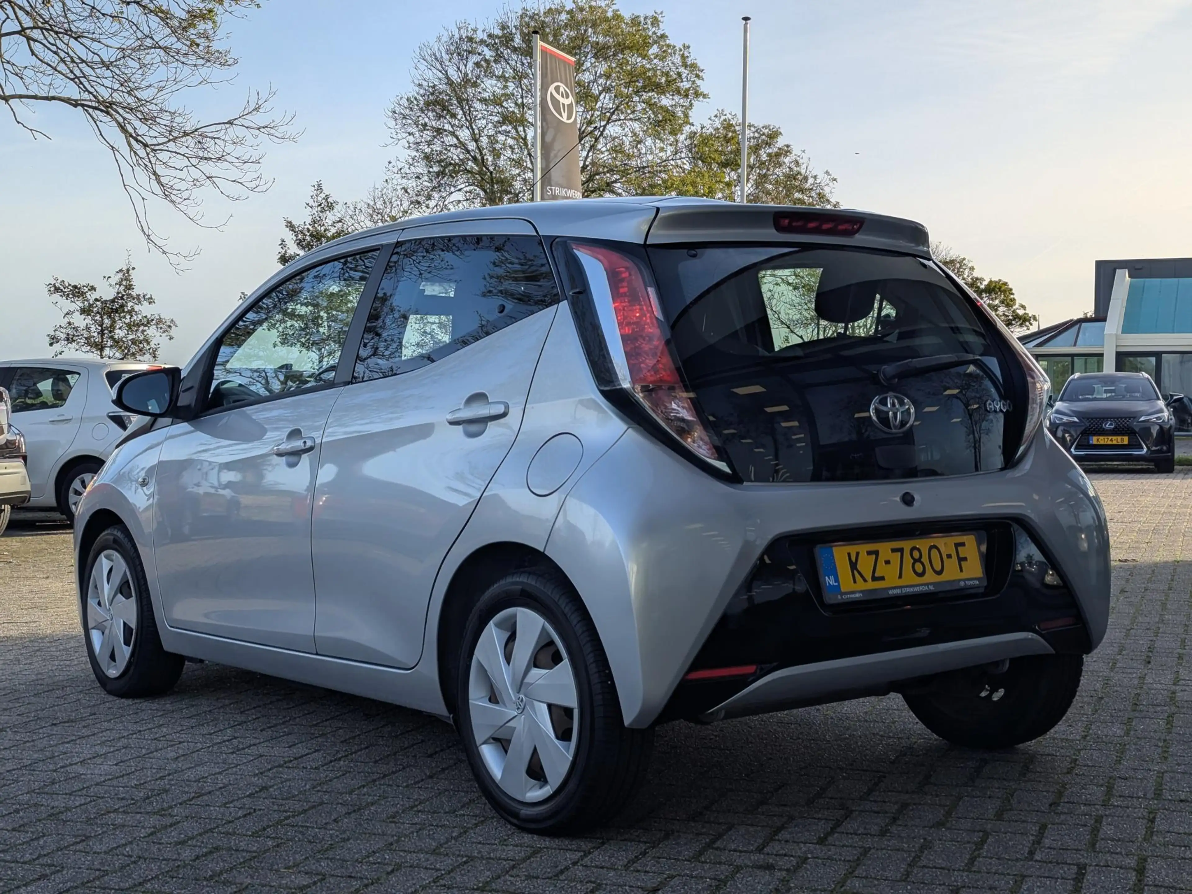 Toyota Aygo 1.0 VVT-i x-play | Camera | Airco | Bluetooth | El — photo 9