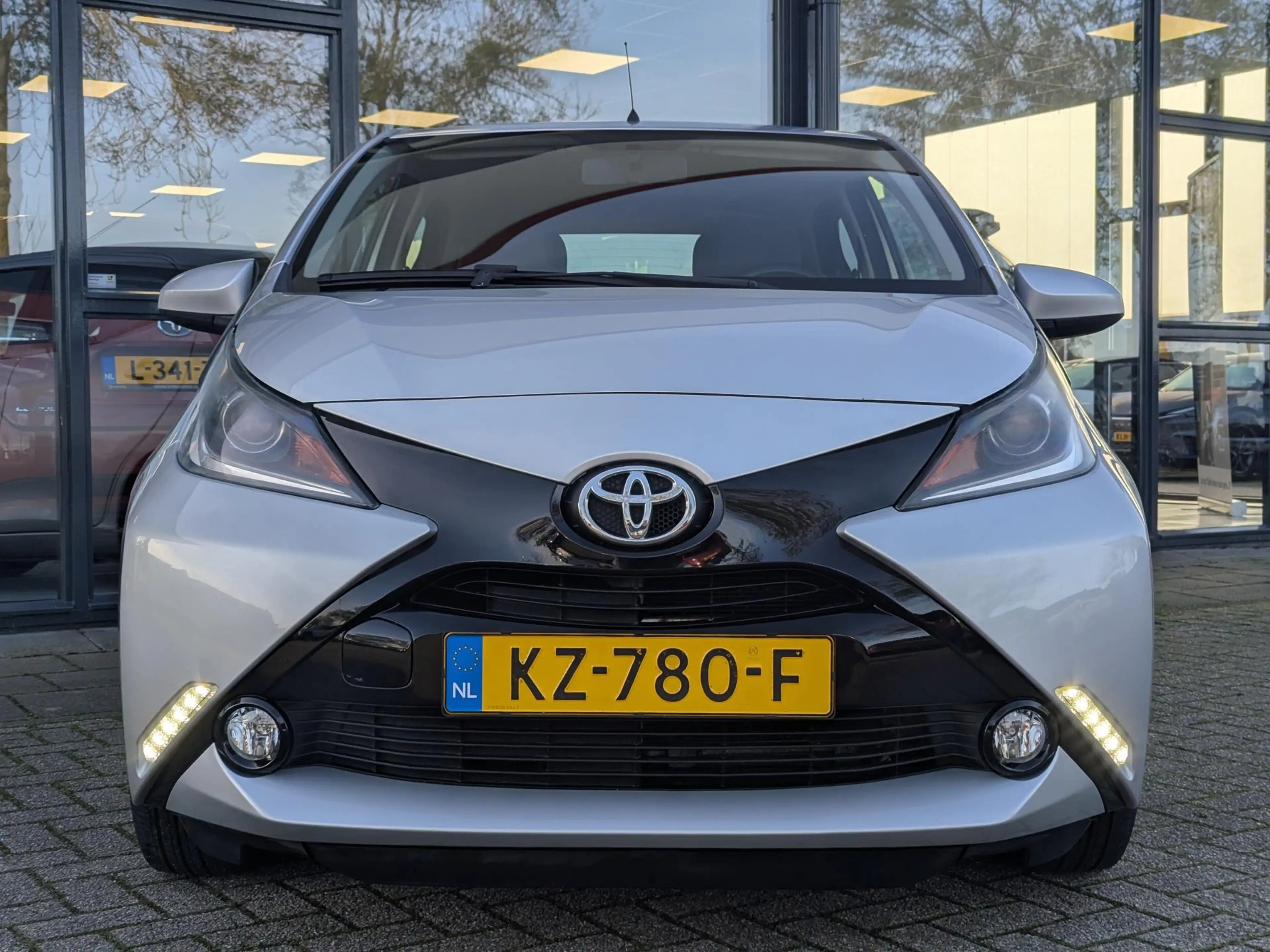 Toyota Aygo 1.0 VVT-i x-play | Camera | Airco | Bluetooth | El — photo 6