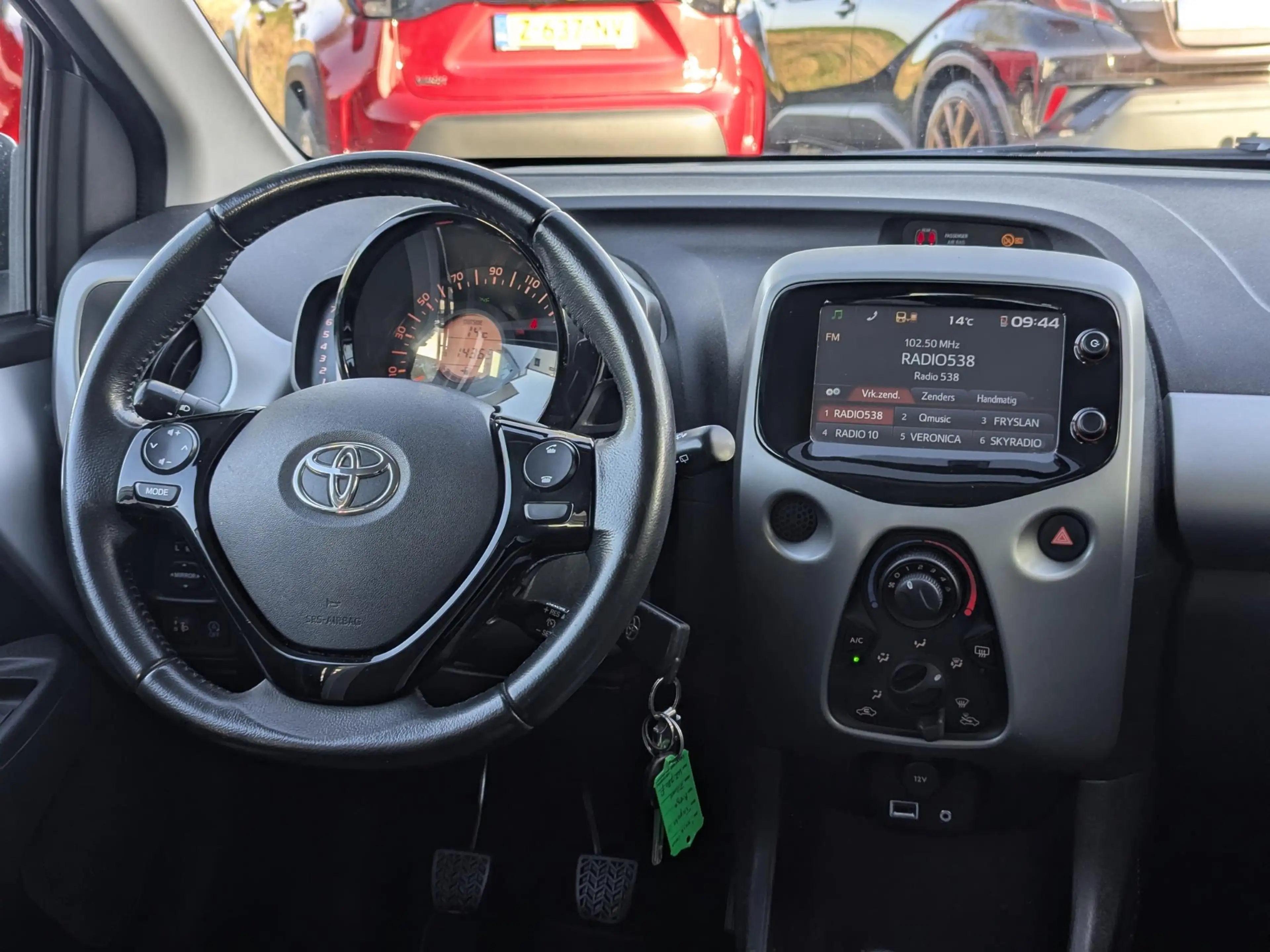 Toyota Aygo 1.0 VVT-i x-play | Camera | Airco | Bluetooth | El — photo 14