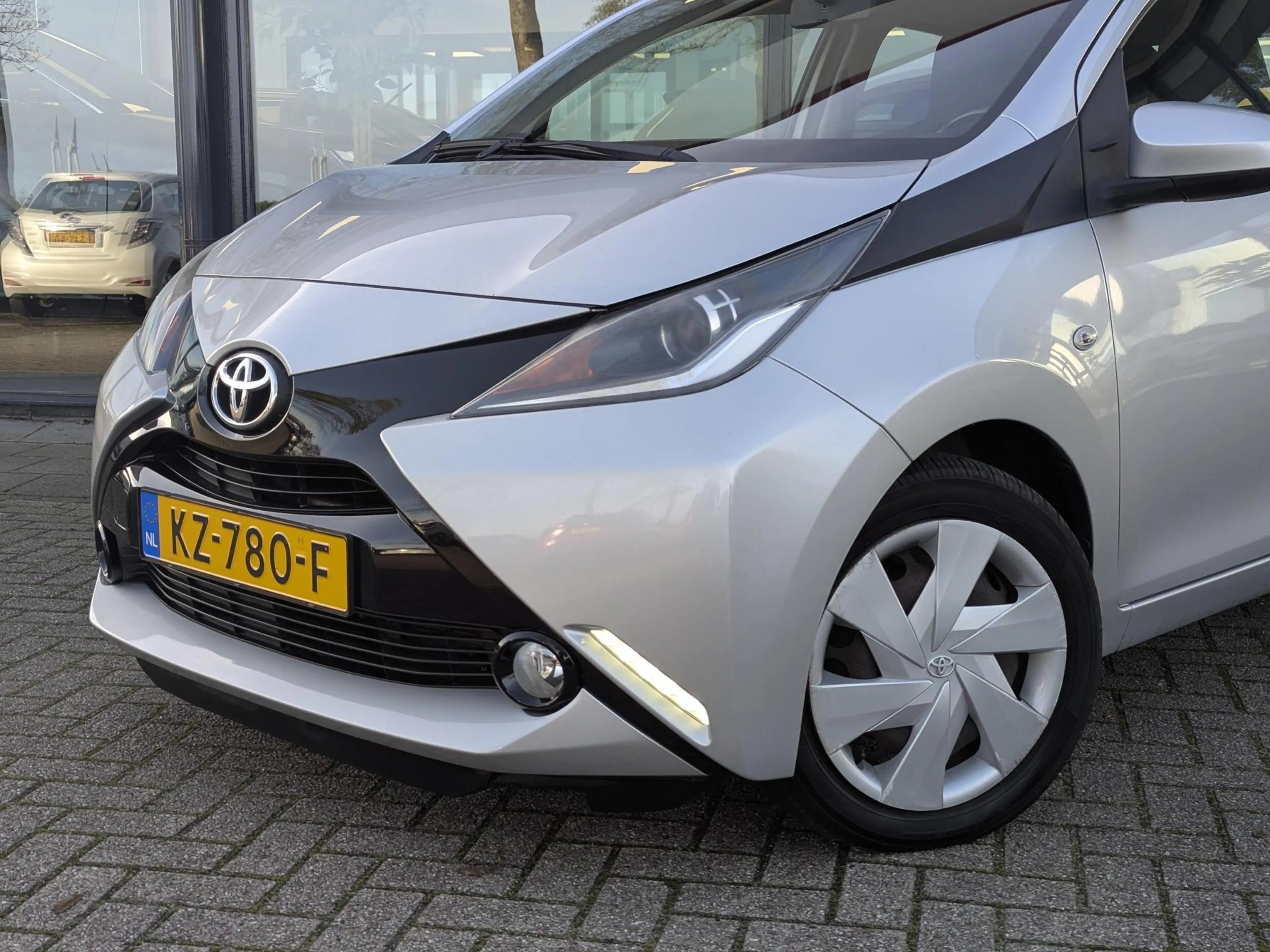 Toyota Aygo 1.0 VVT-i x-play | Camera | Airco | Bluetooth | El — photo 4