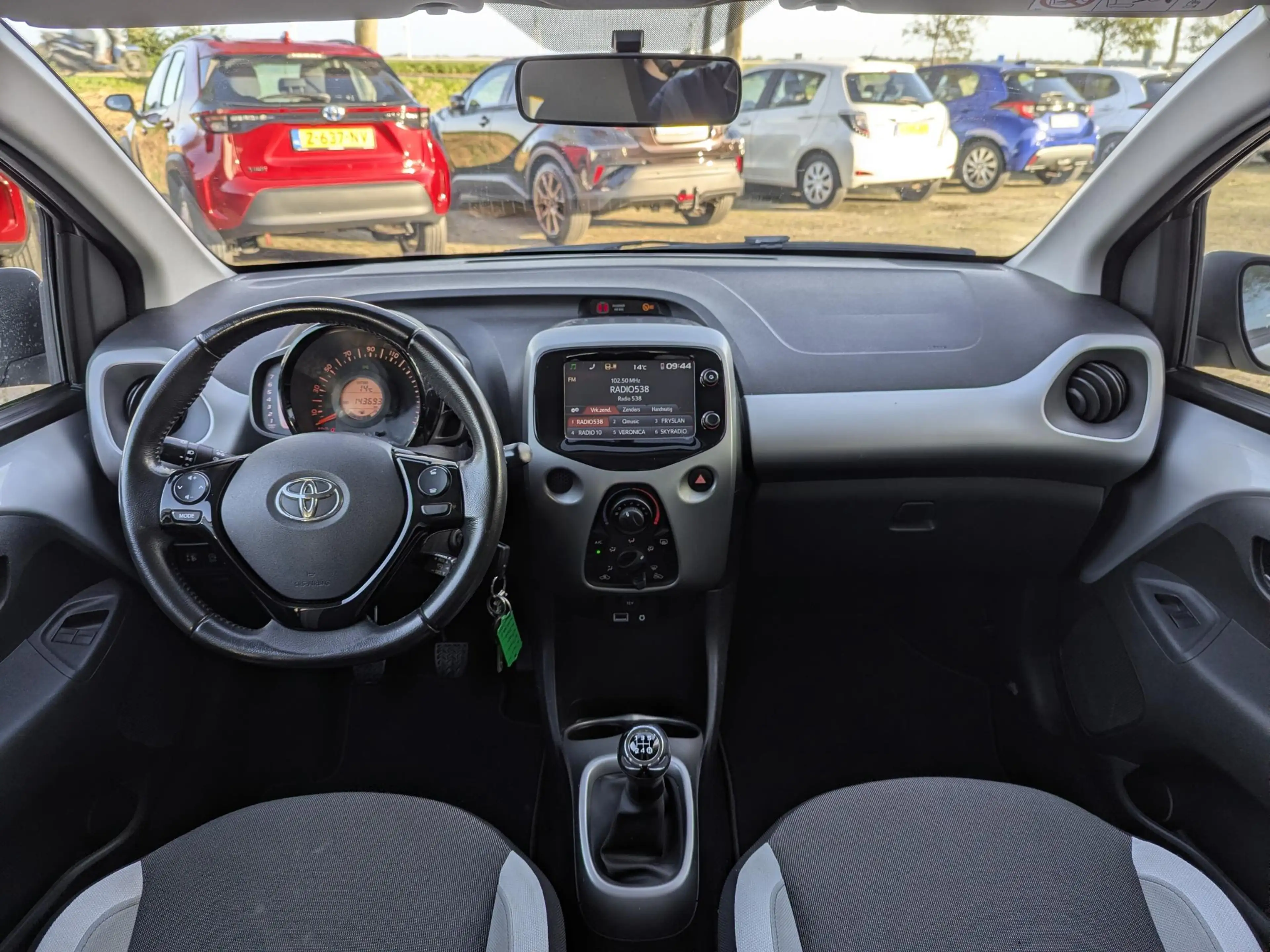 Toyota Aygo 1.0 VVT-i x-play | Camera | Airco | Bluetooth | El — photo 3