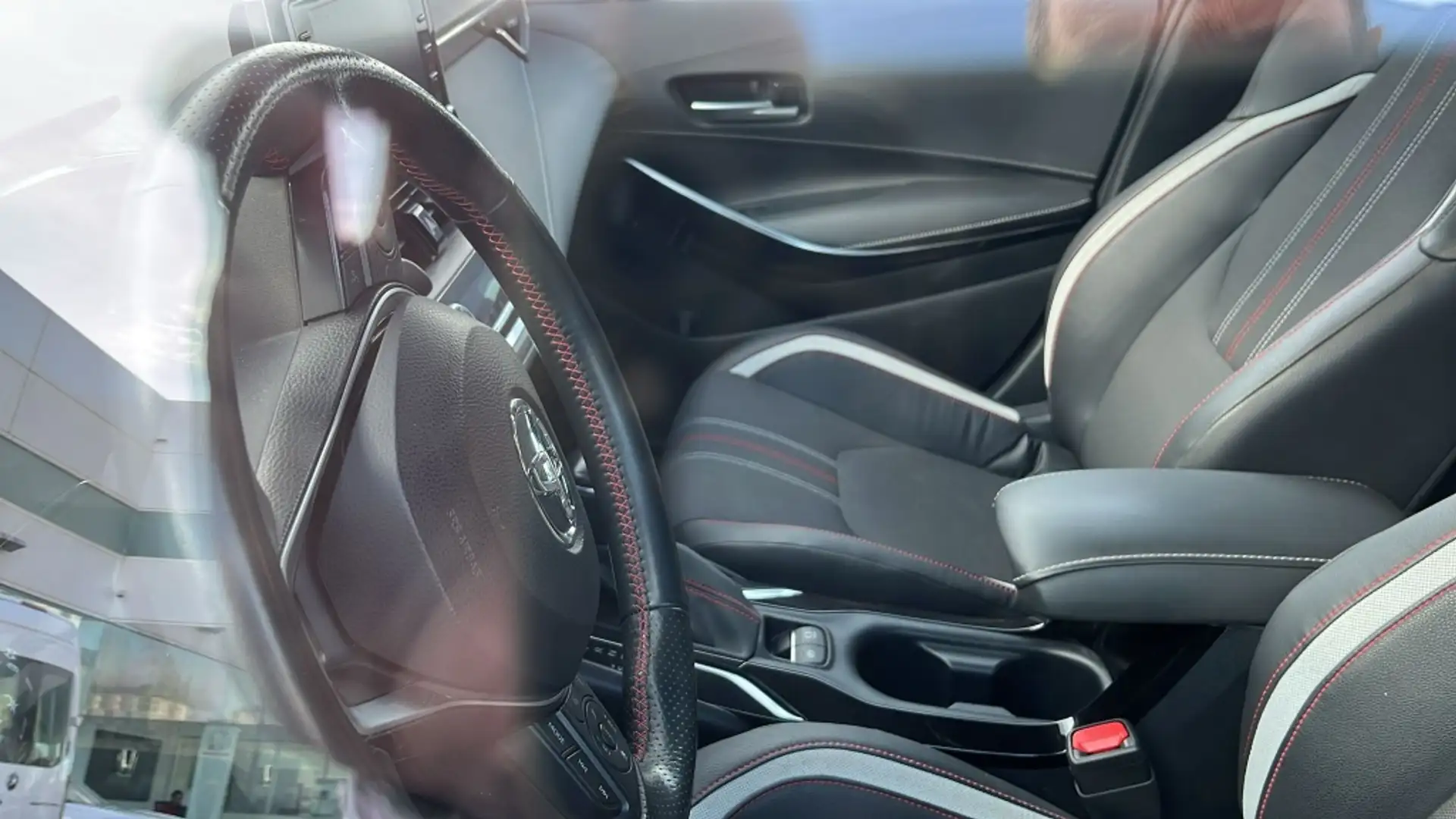 Toyota Corolla 180H GR-Sport Rouge - 2