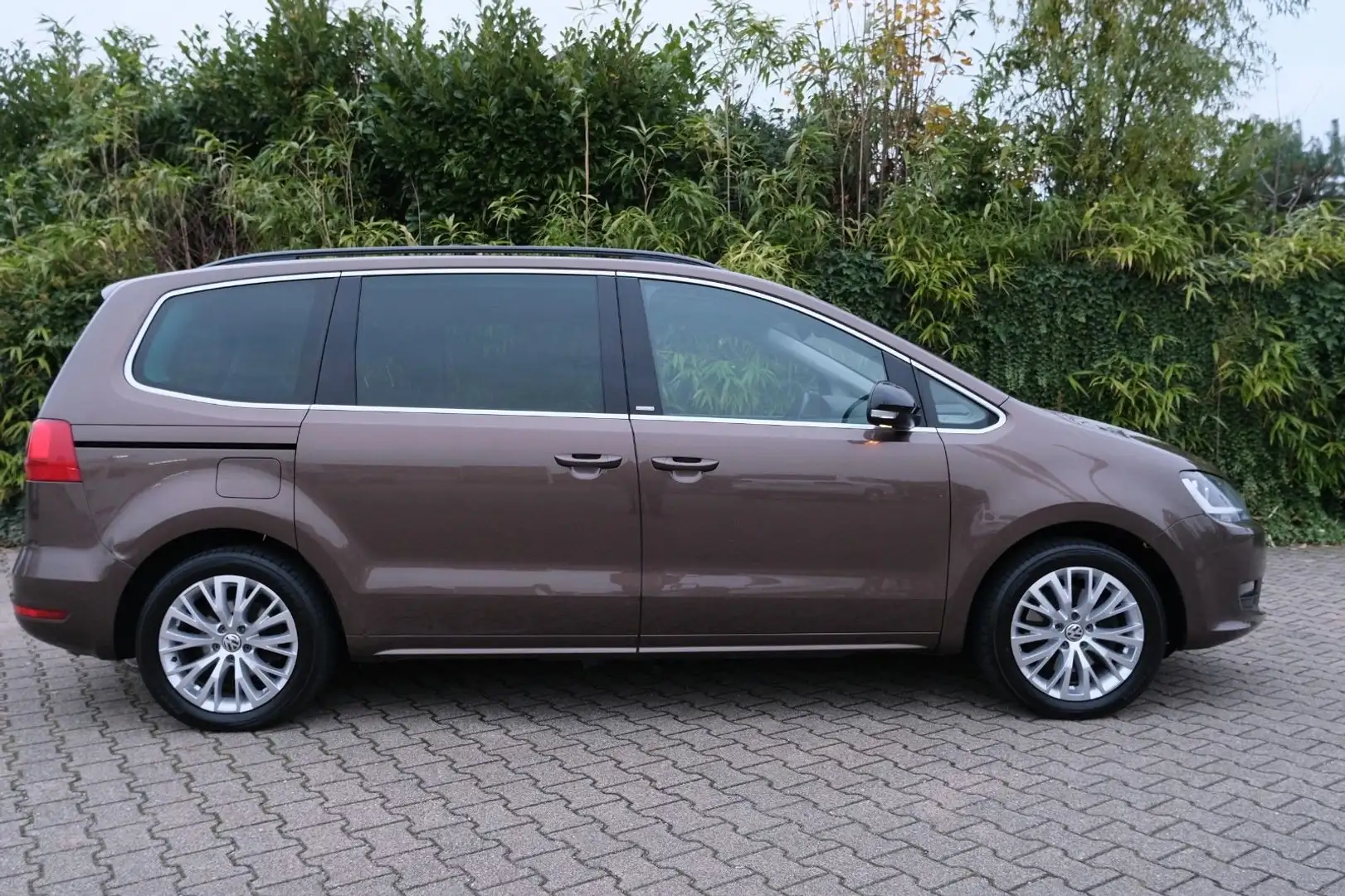 Volkswagen Sharan Sharan+1.4+TSI+Blue+Motion+DSGStyle Braun - 1
