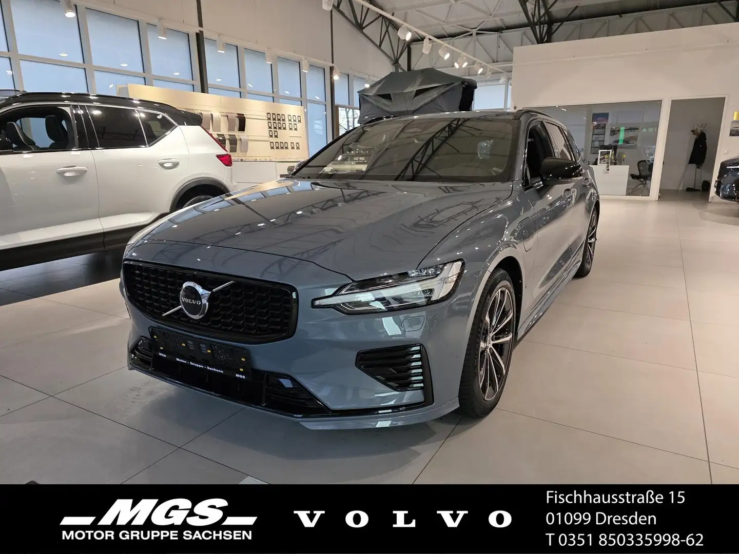Volvo V60 Kombi Plus Dark Recharge Plug-In Hybrid AWD Grau - 1