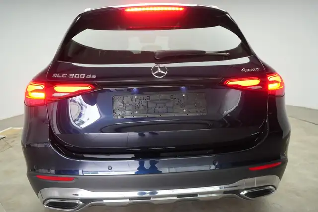 Mercedes-Benz 300 view 6