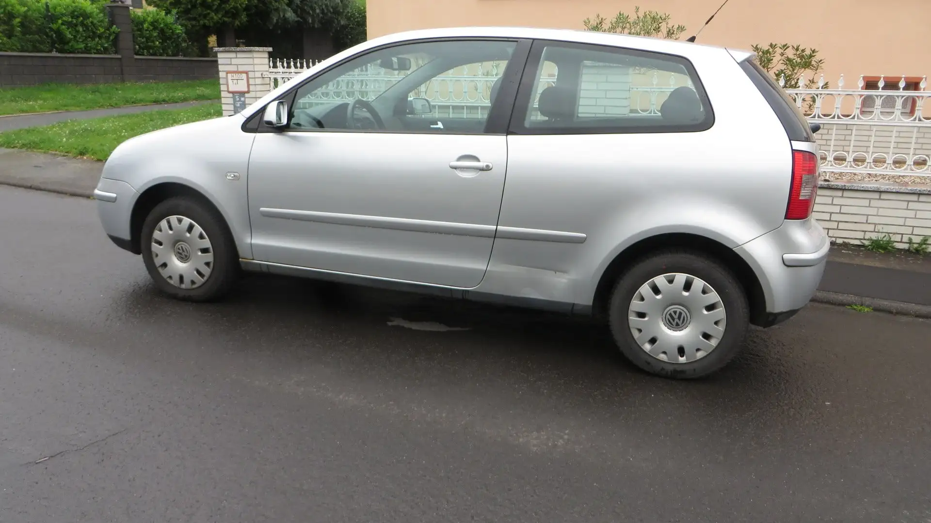 Volkswagen Polo Polo IV  3-Türer 1.2 Comfortline Серебристый - 1