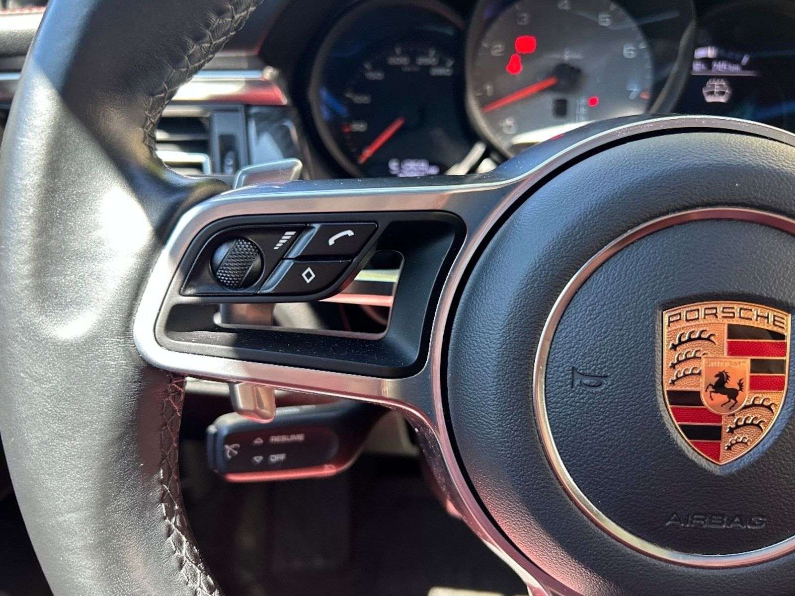 2020 Porsche Macan S thumb 16