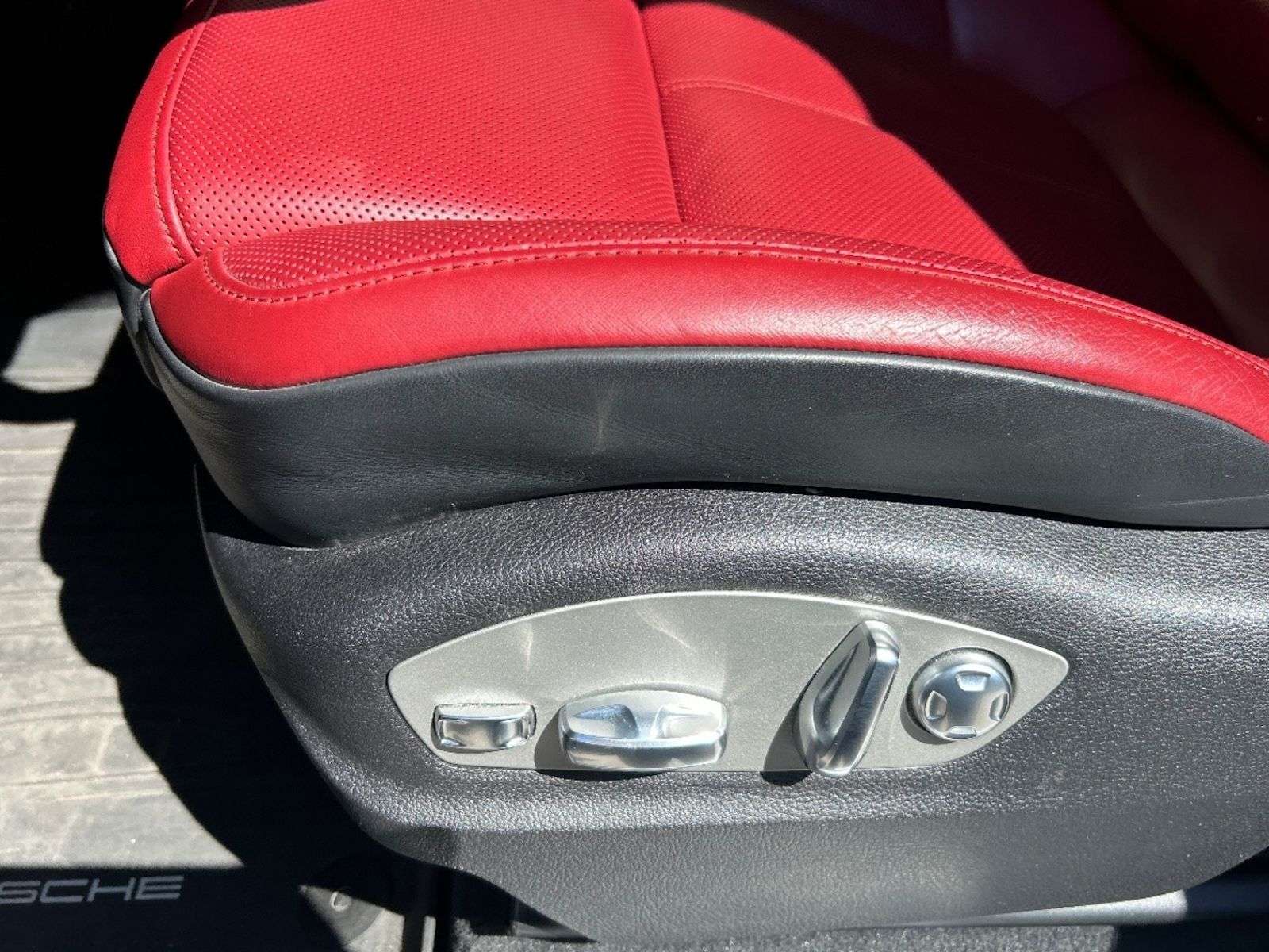 2020 Porsche Macan S thumb 28
