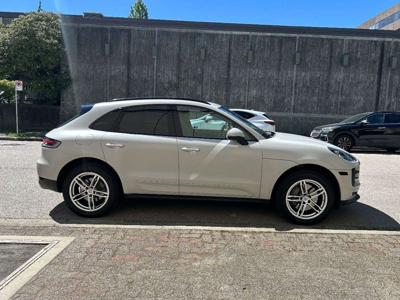 2020 Porsche Macan S thumb 9