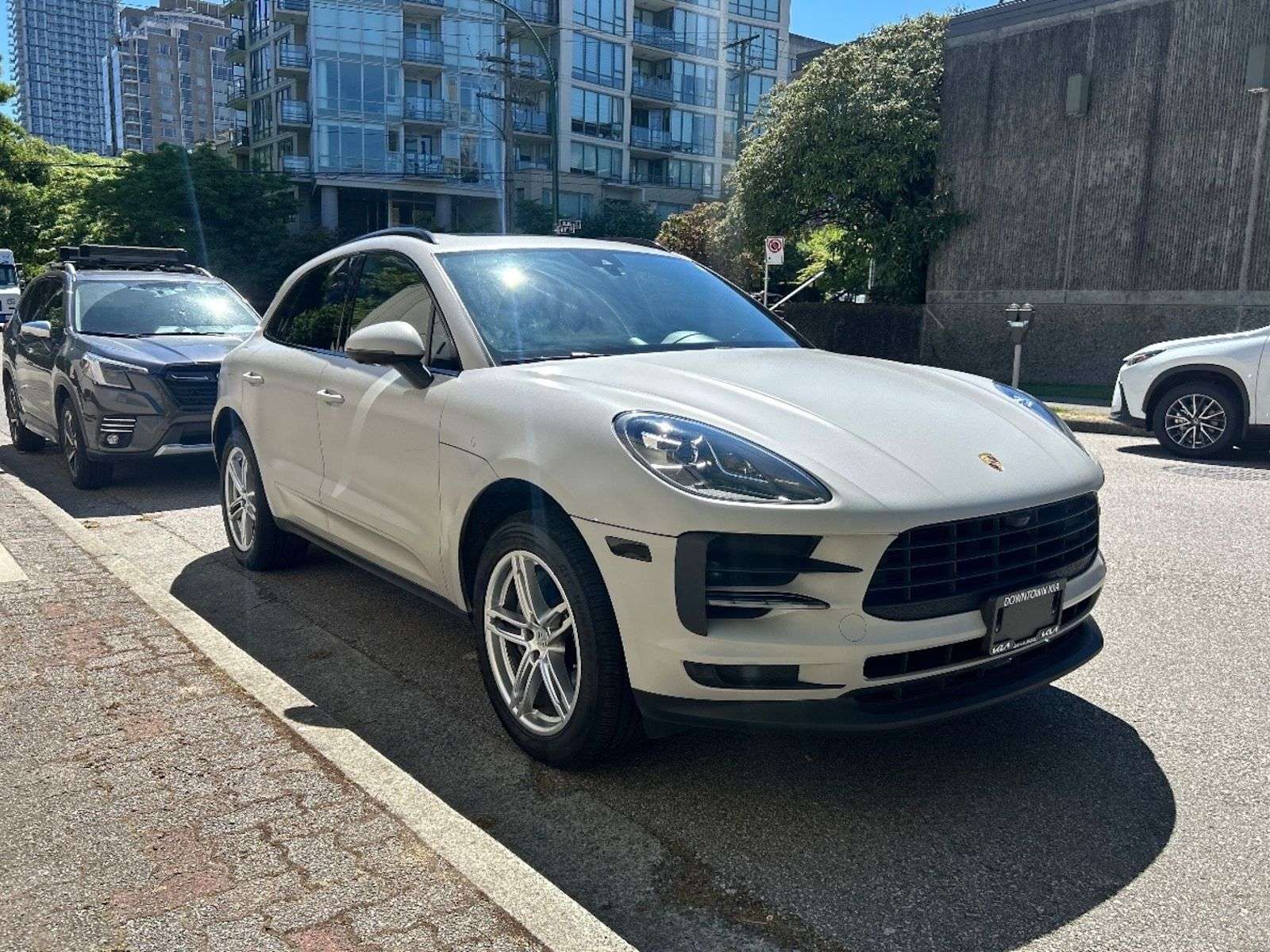 2020 Porsche Macan S thumb 10