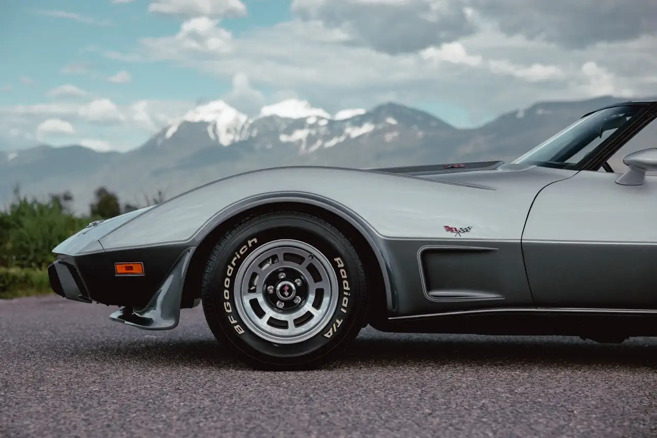 Chevrolet Corvette снимка Chevrolet Corvette