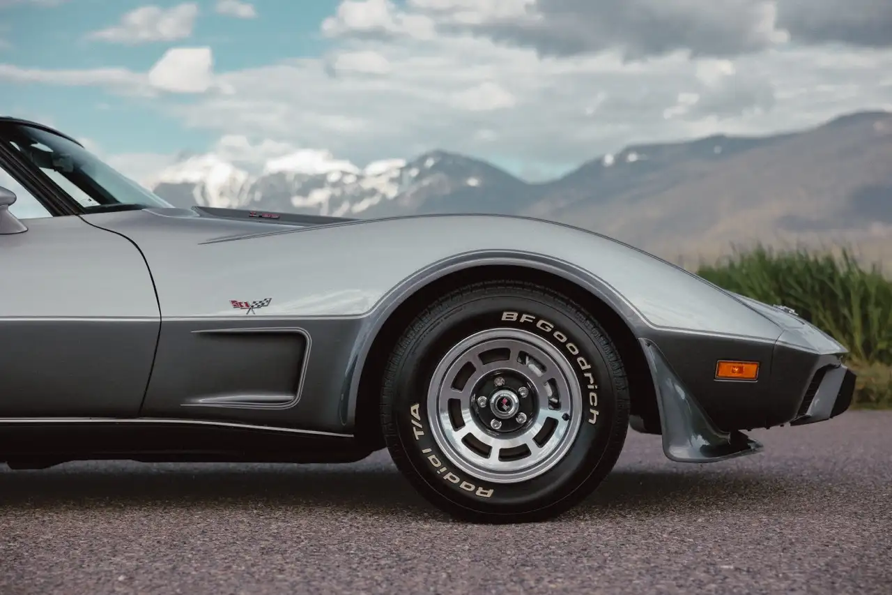Chevrolet Corvette снимка Chevrolet Corvette
