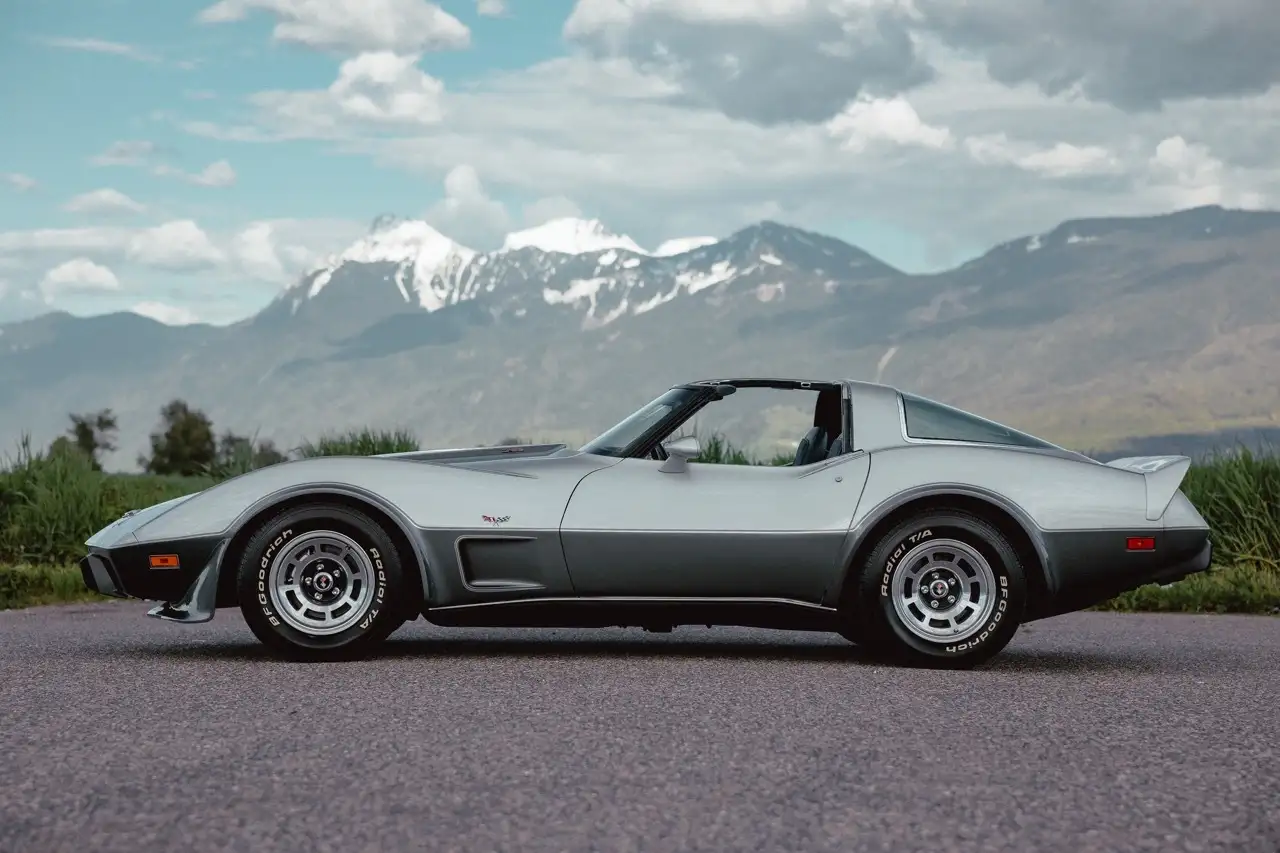 Chevrolet Corvette снимка Chevrolet Corvette