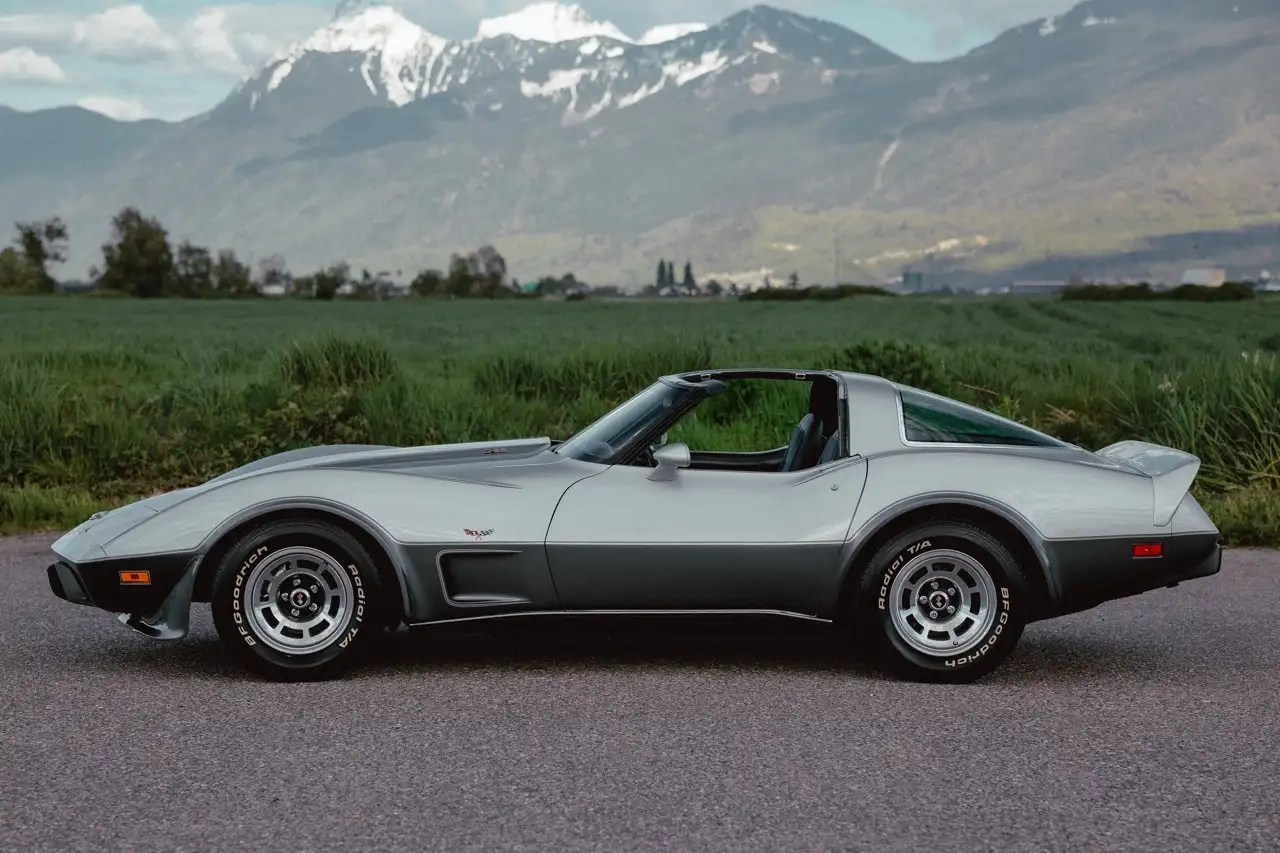 Chevrolet Corvette снимка Chevrolet Corvette