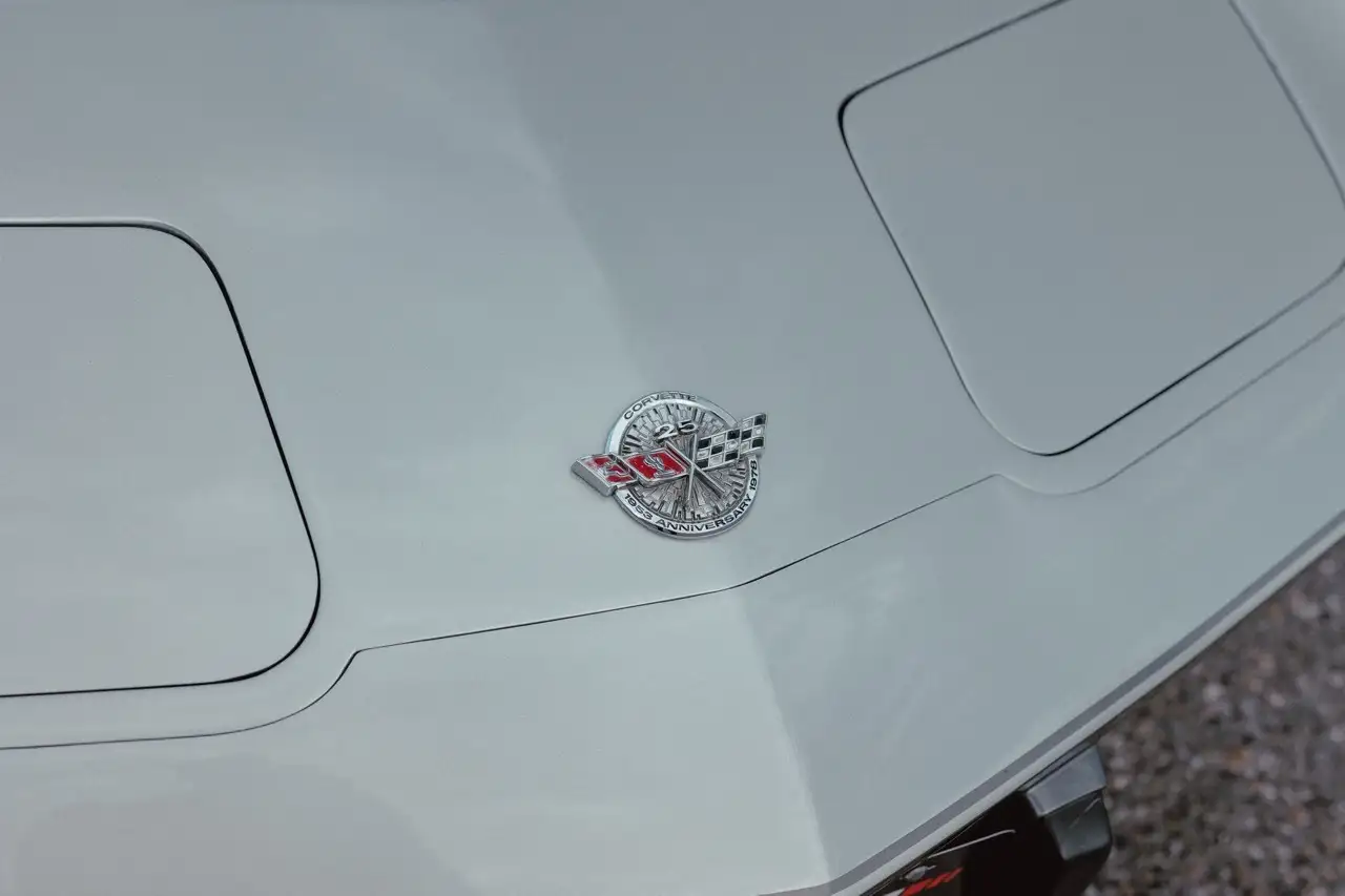 Chevrolet Corvette снимка Chevrolet Corvette