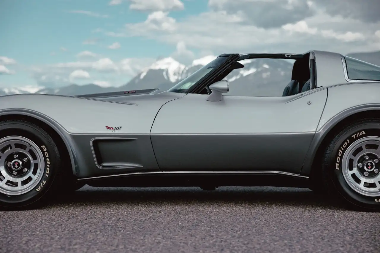 Chevrolet Corvette снимка Chevrolet Corvette