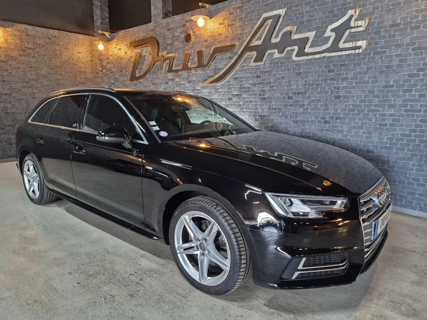 Audi A4 Avant 35 TFSI S-Line S-Tronic 150ch Noir - 1