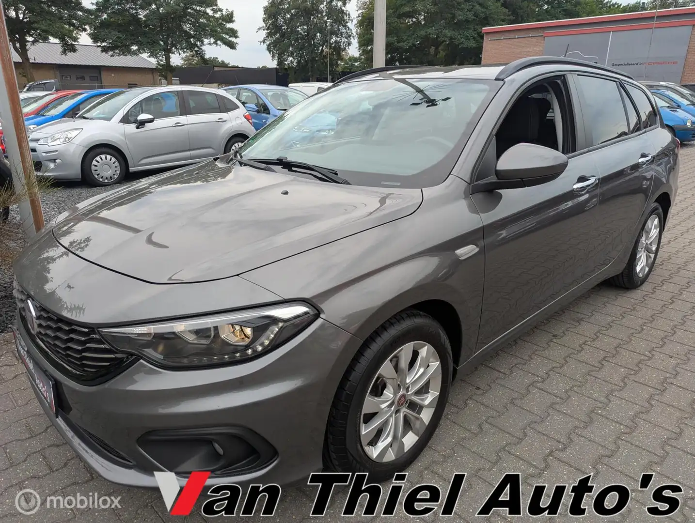 Fiat Tipo 1.4 16v Lounge navi Grau - 1