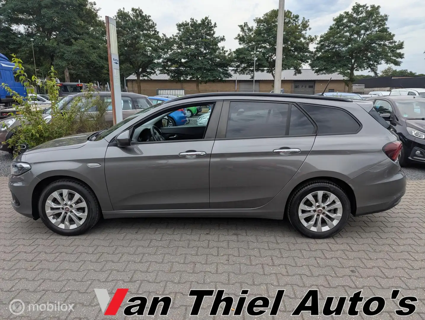 Fiat Tipo 1.4 16v Lounge navi Grau - 2