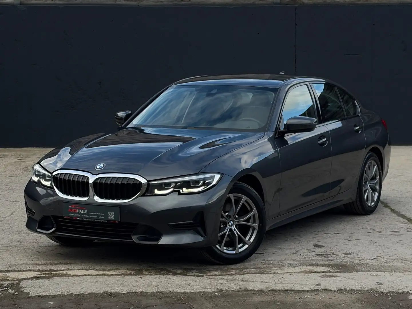 BMW 320 i Limo Sport Line 3Z-Klima Temp. LCProf. AHK Gris - 1