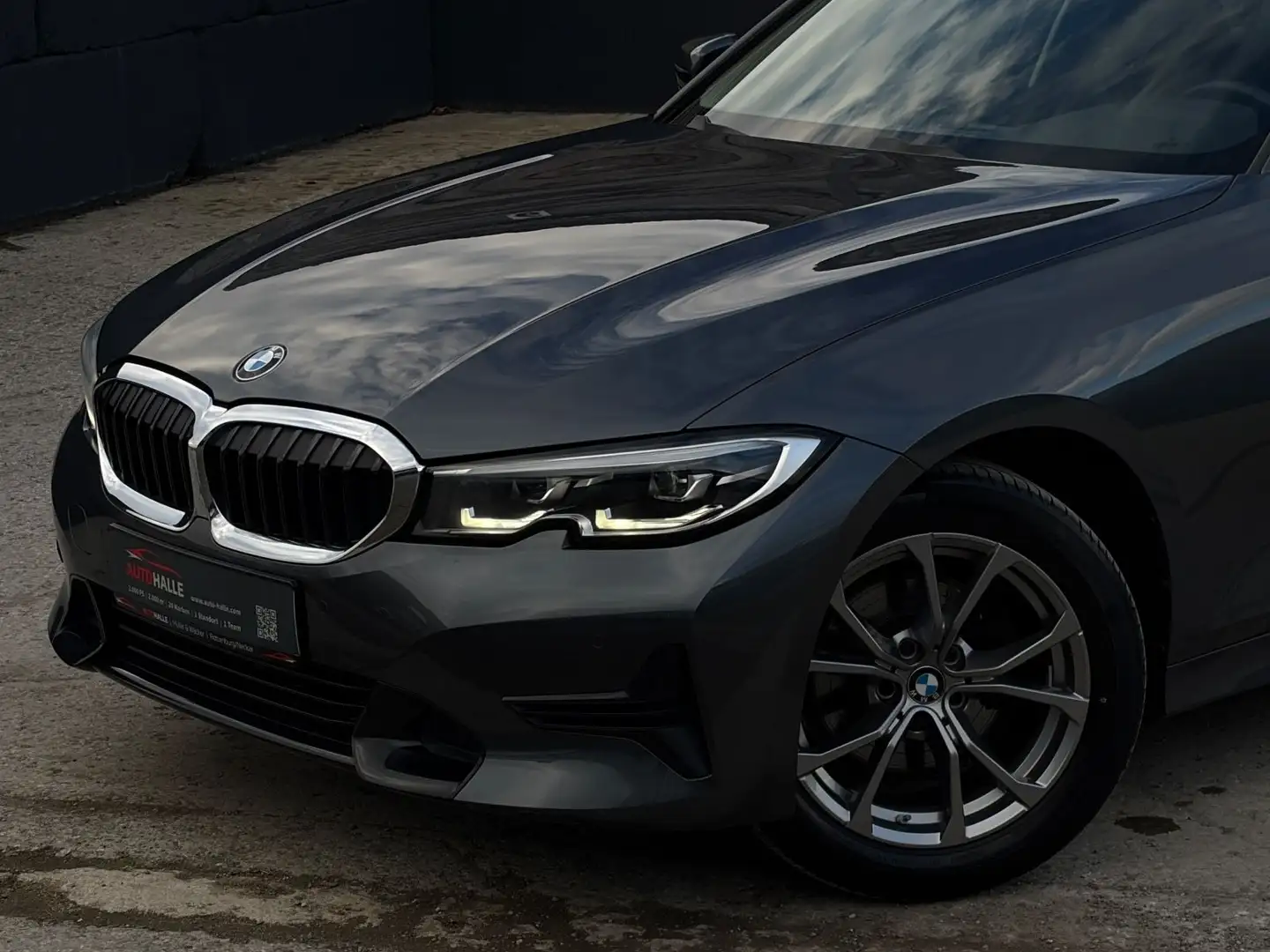 BMW 320 i Limo Sport Line 3Z-Klima Temp. LCProf. AHK Gris - 2