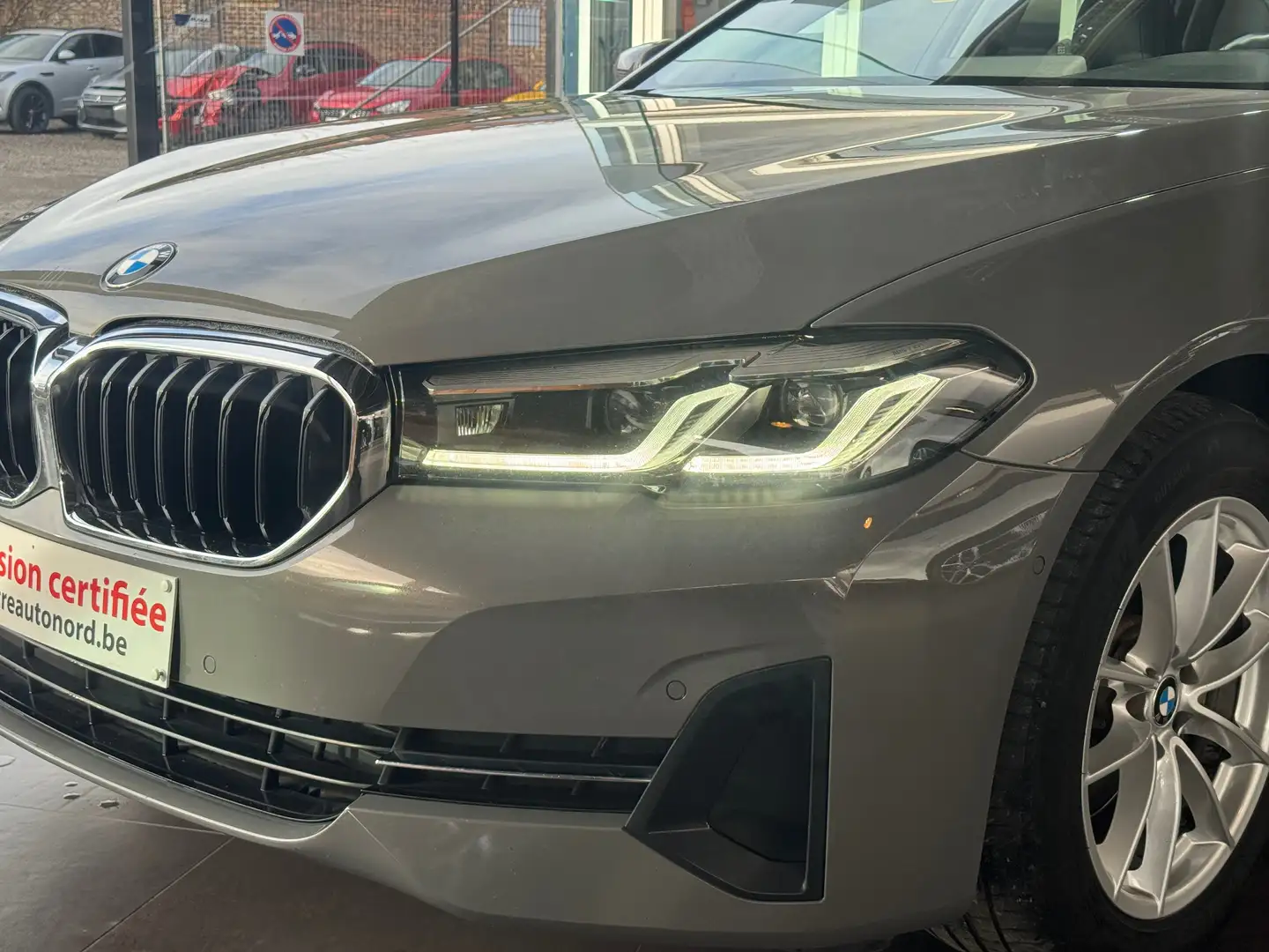BMW 518 Touring 518 dA Business Edition (ACO)(EU6d-TEMP) Grijs - 2